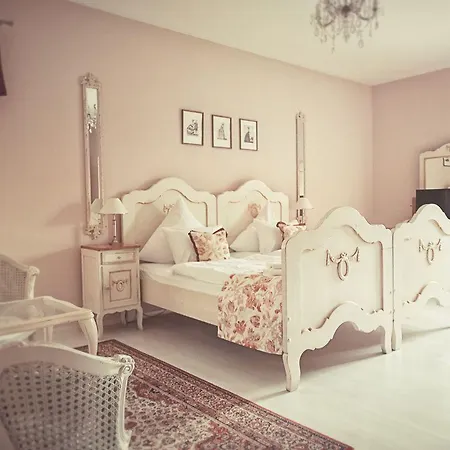 Pałac Brunów Hotel apartamentowy 4*