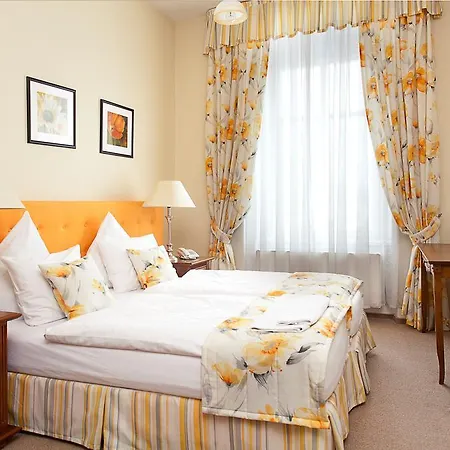 Schloss Braunau Aparthotel 4*