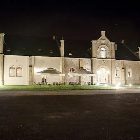Schloss Braunau Aparthotel Löwenberg in Schlesien