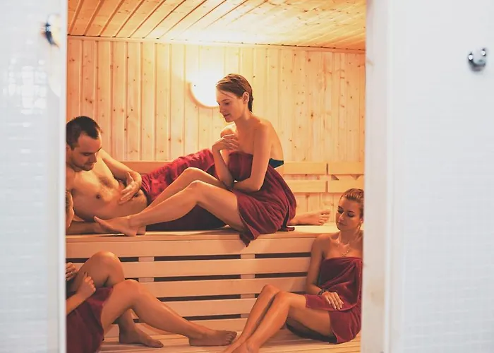 Palac Brunow - Wellness & Lägenhetshotell Lwowek Slaski