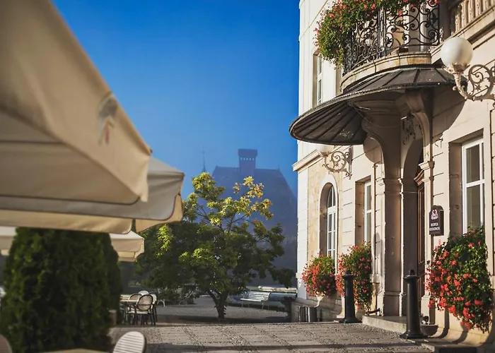 Aparthotel Palac Brunow - Wellness & Lwowek Slaski